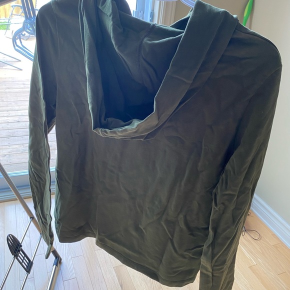 green tommy long sleeve with hood - Picture 2 of 3